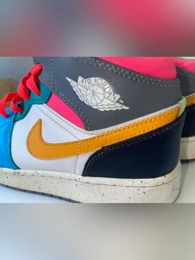 Nike Kids Multi-Color Low-Top Sneakers with Coral Laces